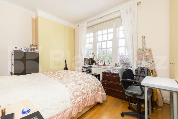 Spacious three double bedroom property with terrace Ferncroft Avenue, Hampstead